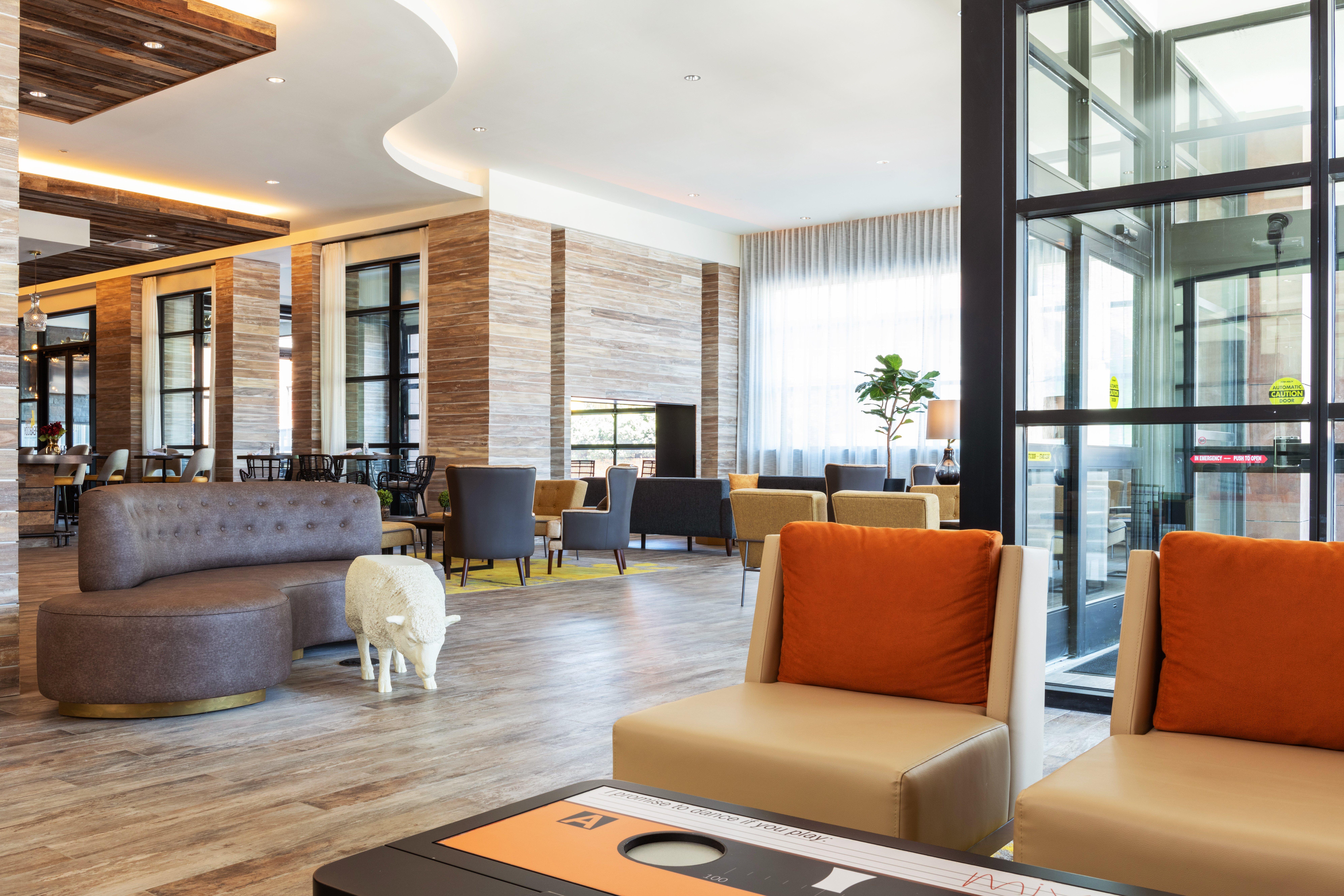 Holiday Inn & Suites Nashville Downtown Broadway Екстериор снимка