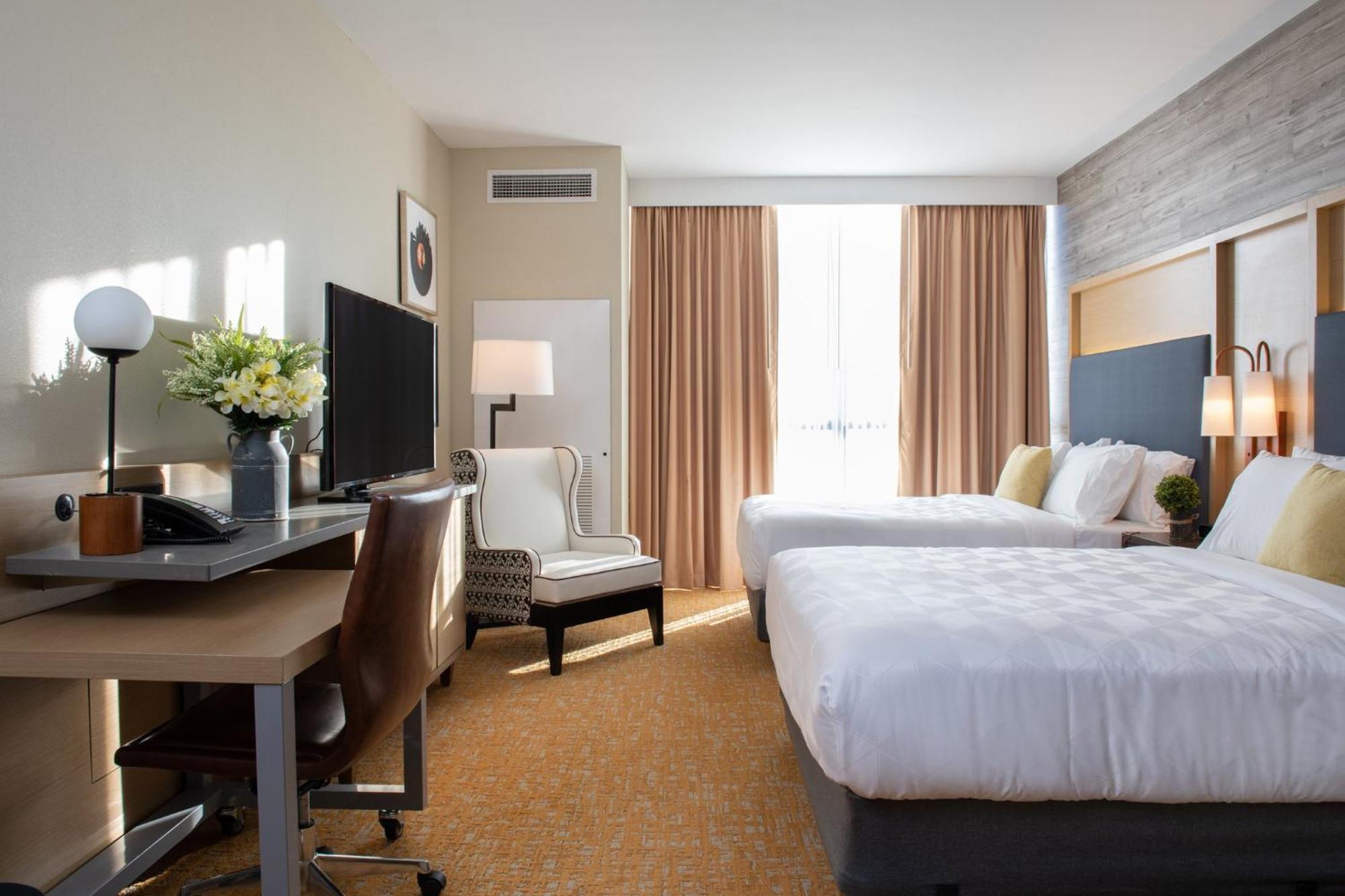 Holiday Inn & Suites Nashville Downtown Broadway Екстериор снимка